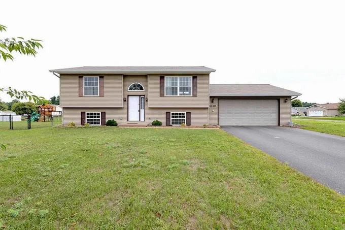 6110 Kayak Dr, Weston, WI 54476  MLS# 22233803 for Sale