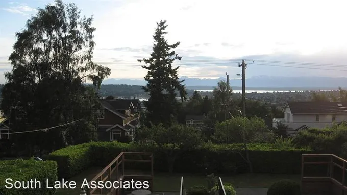 5403 Phinney Ave N 6  5403 Phinney Ave N for Sale