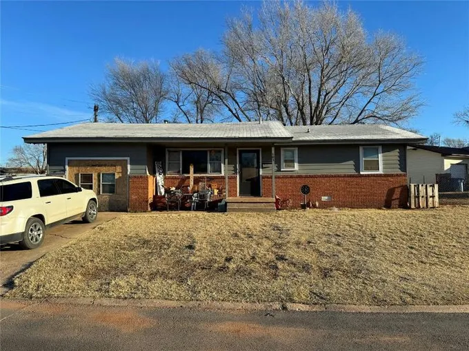 103 FLORENCE DR, Cordell, OK 73632 Single Family Residence For Sale  MLS# 1094612