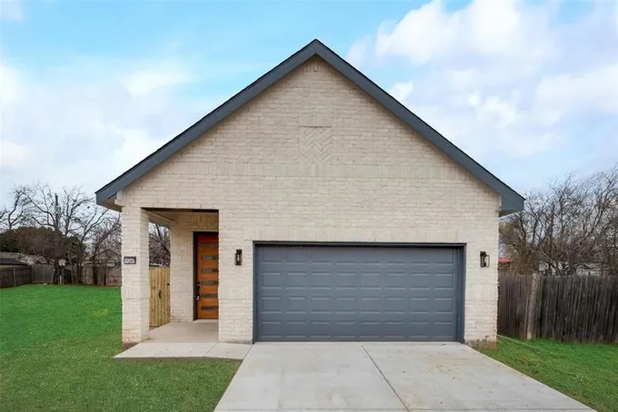 11247 Golden Triangle Cir, Fort Worth, TX 76244 for Sale