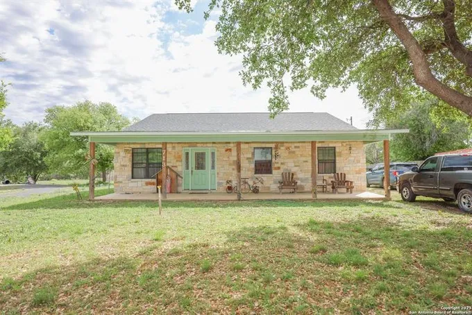 713 CR 4402, Hondo, TX 78861 for Sale