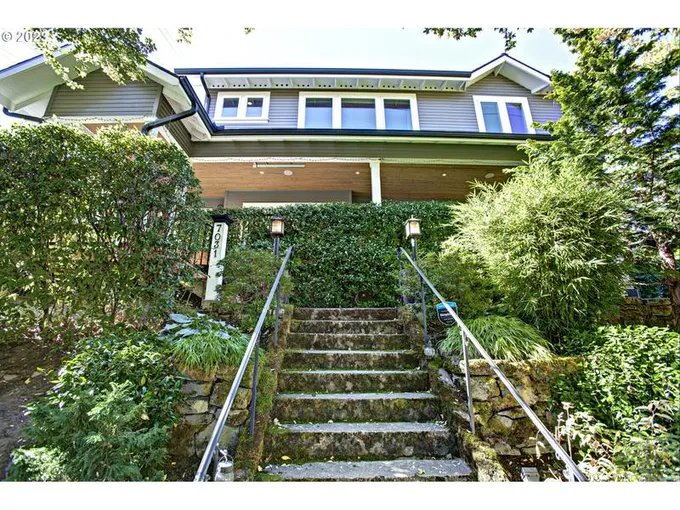 7031 S VIRGINIA AVE, Portland OR 97219 for Sale