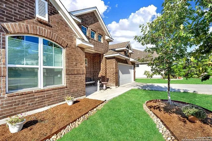 635 NETT, New Braunfels, TX 78130 for Sale