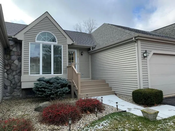 44 WILLOW POND DR E, Saginaw, MI 48603 Condominium For Sale  MLS# 50130647