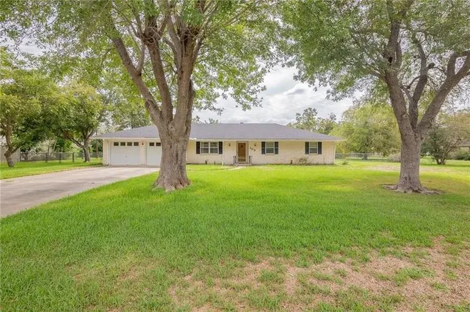 103 Tropical Dr, Victoria, TX 77904 for Sale