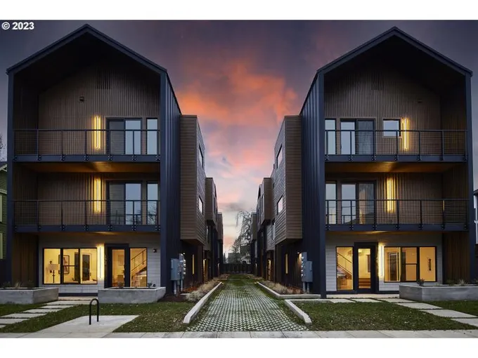 140 NE SACRAMENTO ST 152, Portland OR 97212 for Sale