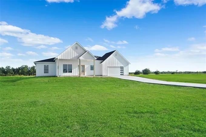 519 Chuckwagon Trl, ANGLETON, TX 77515 for Sale