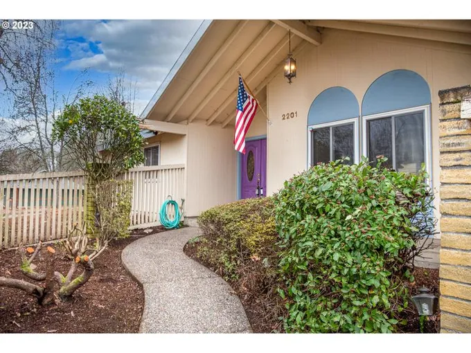 2201 BRITTANY ST, Eugene OR 97405 for Sale