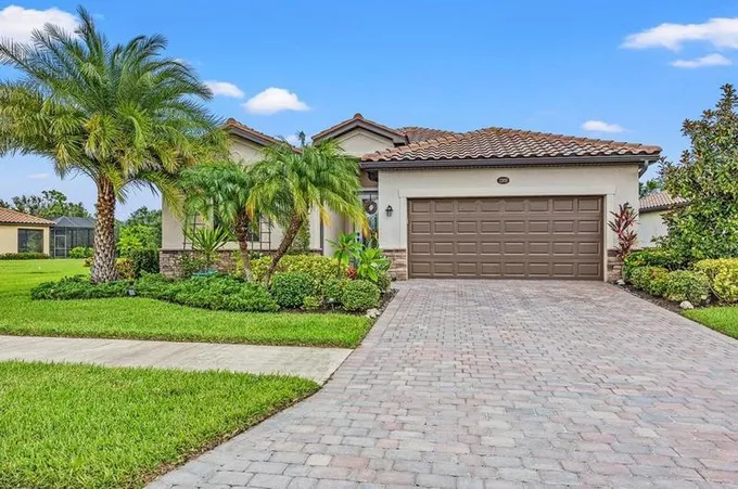 12920 Richezza Dr, Venice, FL 34293 - MLS N6128349 for Sale