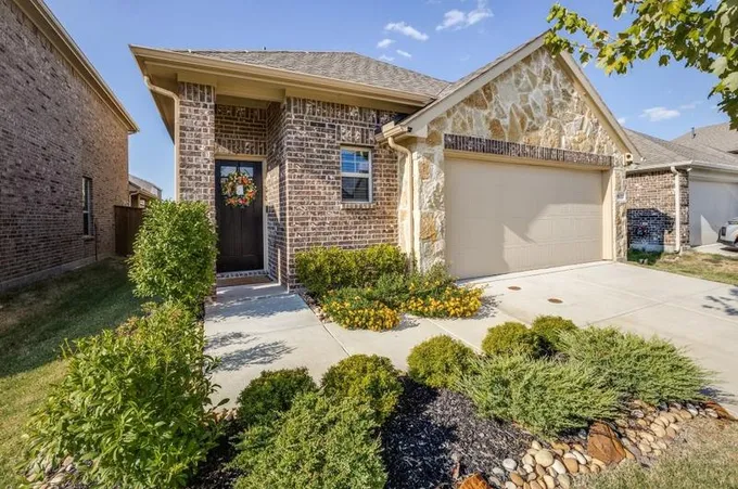 2172 Hobby Dr, Forney, TX 75126 - MLS 20493936 for Sale