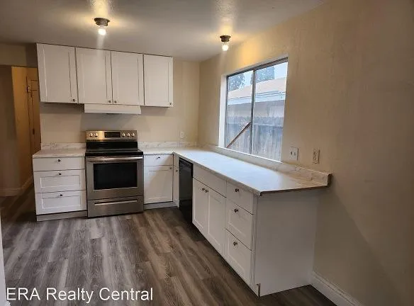 2266 Howard Dr - Sparks, NV 89434 - Home For Rent