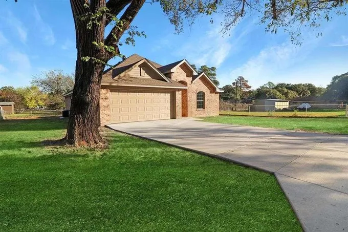 600 Pecan Street, Azle, TX 76020  621138770 for Sale