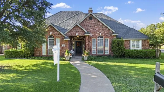 1402 7th Street, Shallowater, TX 79363 for Sale