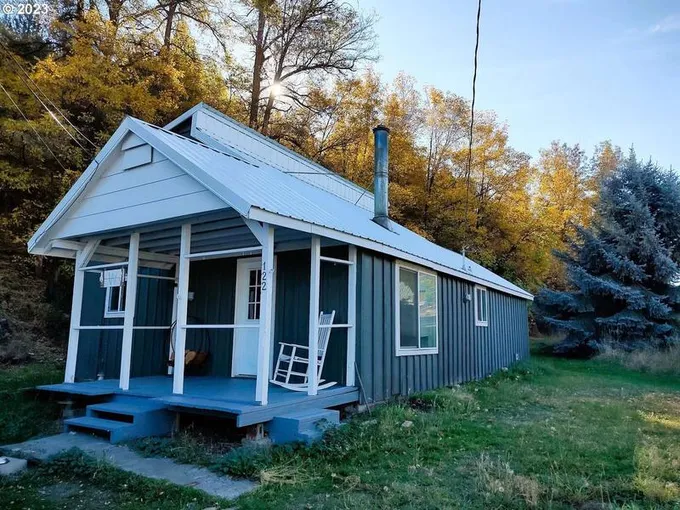 122 N WASHINGTON ST, Canyon City, OR 97820  620755213 for Sale