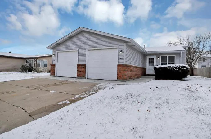 710 Michigan Ave, South Elgin, IL 60177 - MLS 11957065 for Rent