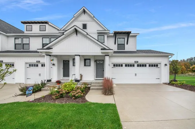 8915 Barrington Ln, Jenison, MI 49428 - MLS 22032814 for Sale