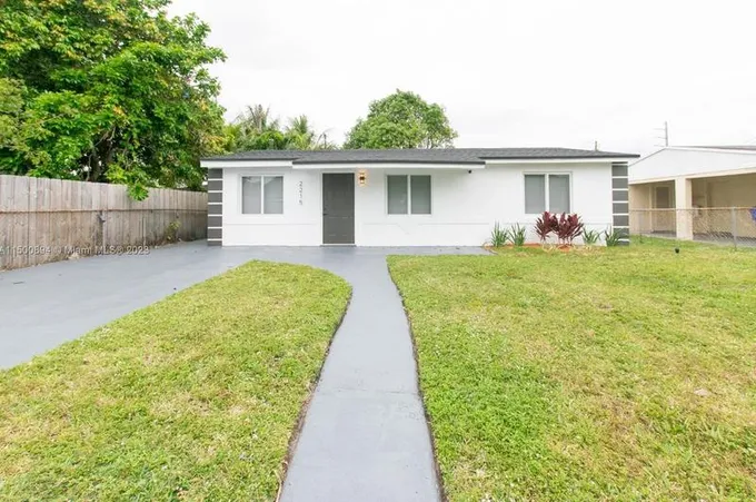 2215 Fletcher St, Hollywood, FL 33020 - MLS A11500894 for Sale