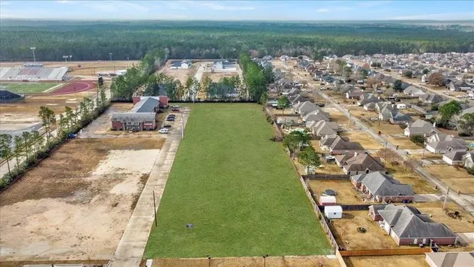 121 N LHS Drive, Lumberton, TX 77657 for Sale