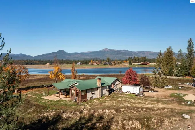 10675 LAKESHORE DR, Sagle, ID 83860 Single Family Residence For Sale  MLS# 20232713
