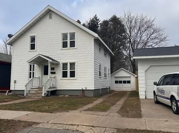 53 E 14th St - Clintonville, WI 54929 - Home For Rent