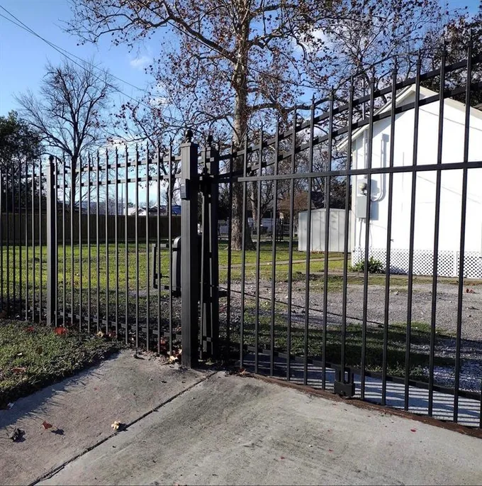 214 E 30th St, Houston, TX 77018 for Sale