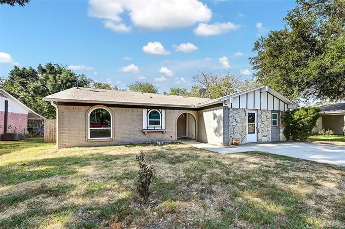 6008 Lindy Ln, Watauga, TX 76148 for Sale