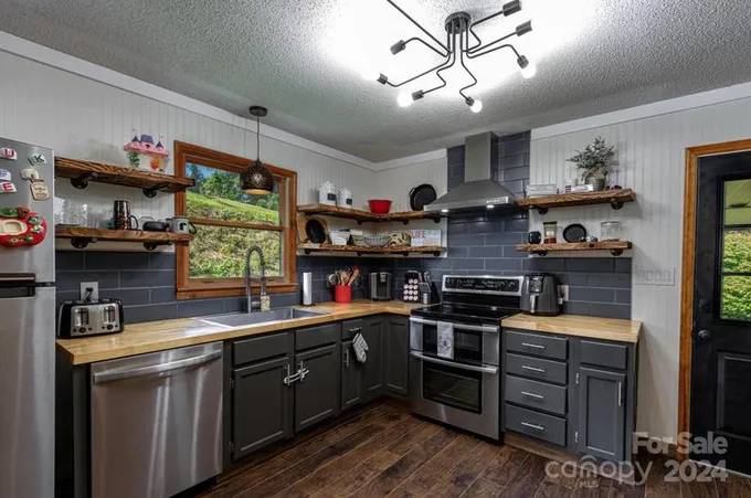 412 Pine Swamp Rd, Burnsville, NC 28714 - MLS 4098470 for Sale
