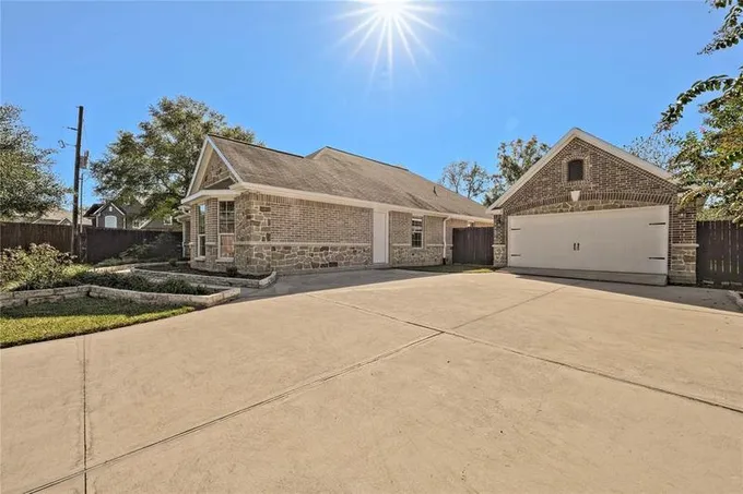 19946 S Plantation Estates Dr, Porter, TX 77365 for Sale