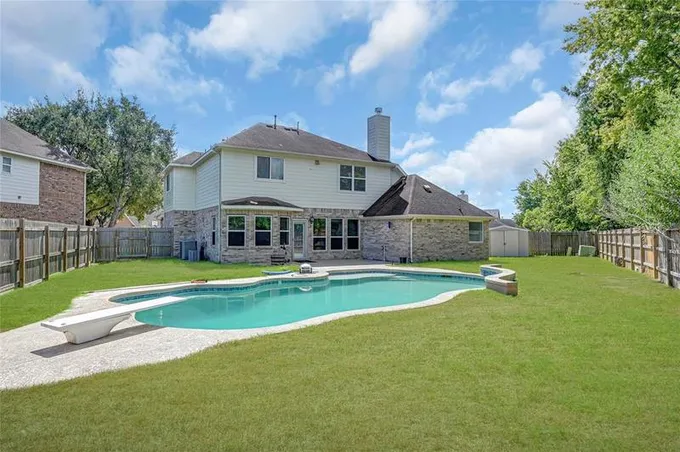 2204 Appian Way Way, Pearland, TX 77584 for Sale