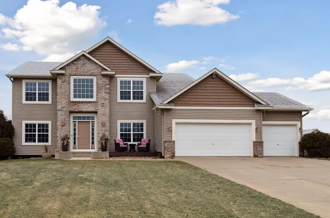 19453 Holt Ct, Lakeville, MN 55044 - MLS 6465656 for Sale