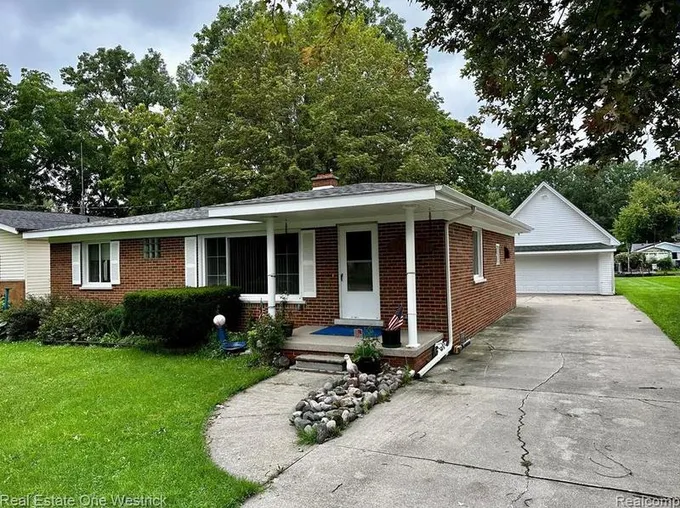 5316 Pointe Dr, East China Township, MI 48054 - MLS 20230072096 for Sale