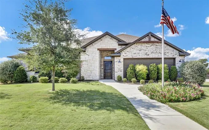 701 Fossil Wood Dr, Saginaw, TX 76179 for Sale