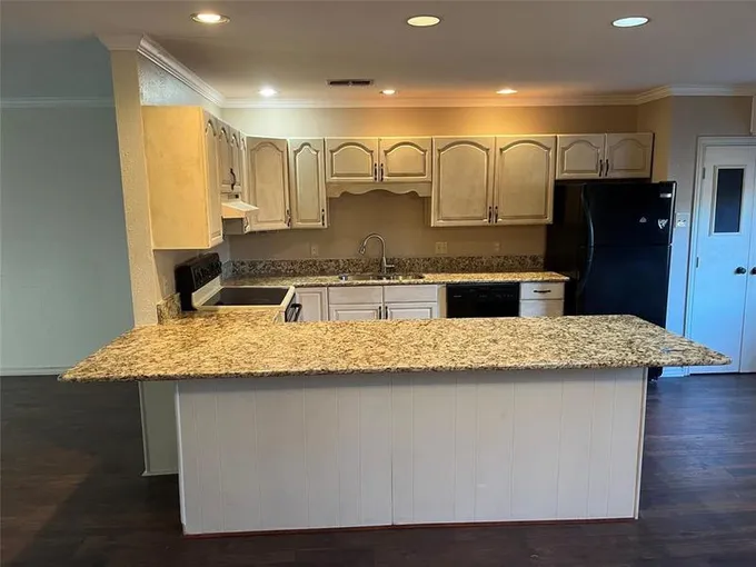 953 Roaring Springs Rd, Fort Worth, TX 76114 for Sale