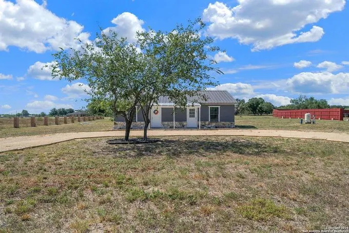 268 County Road 341, La Vernia, TX 78121 for Sale
