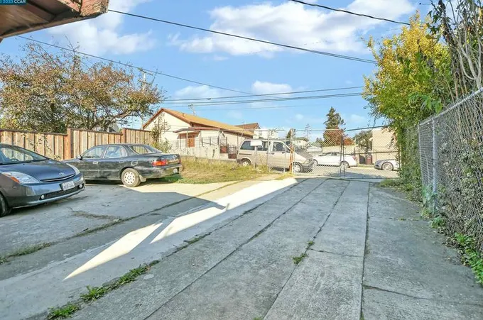 1317 24th St, Oakland, CA 94606 - MLS 41045066 for Sale