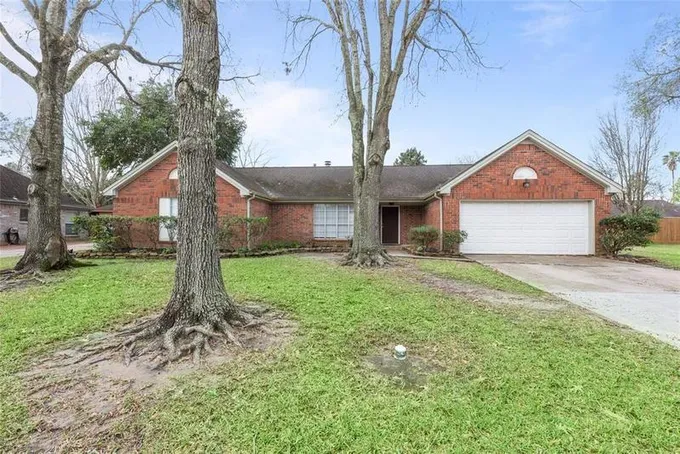 307 Edelweiss Dr, LEAGUE CITY, TX 77573 for Sale