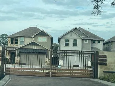 Common Oak Dr for Sale