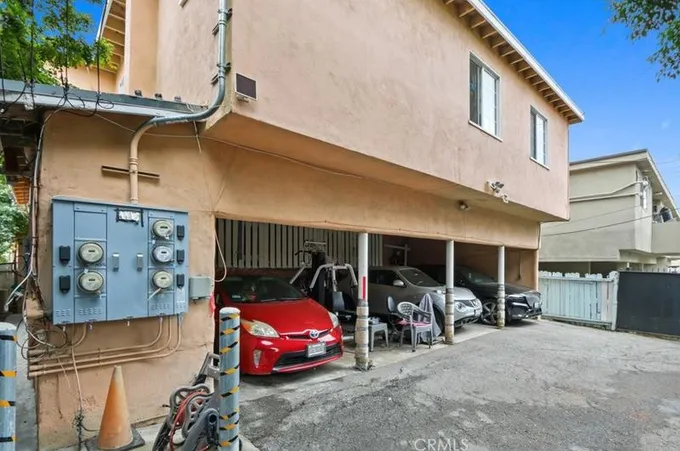 1921 Chariton St, Los Angeles, CA 90034 - MLS SR23186807 for Sale