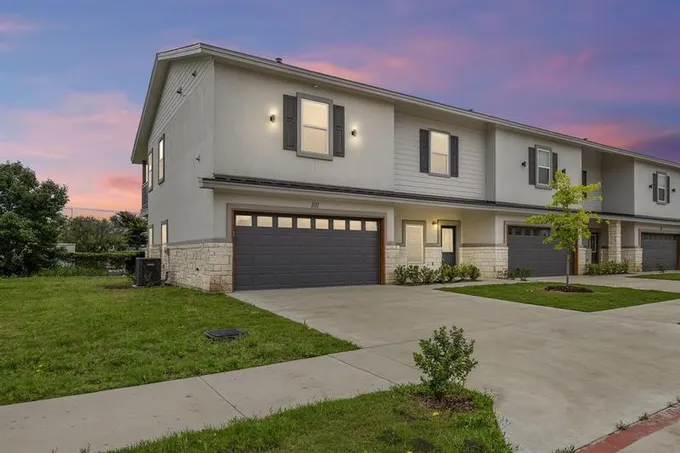 2105 Tiger Trl #101, Round Rock, TX 78664 for Sale