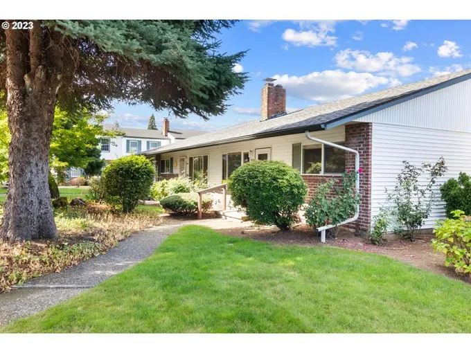 1031 NE 90TH AVE C, Portland OR 97220 for Sale