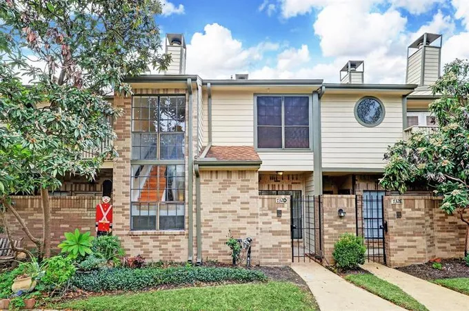 732 Country Place Drive D, Houston, TX 77079 for Sale
