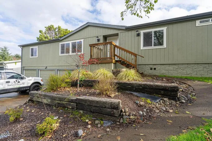 210 NE 69th Place, Newport OR 97365 for Sale