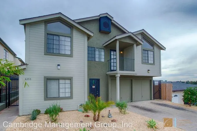 4255 Winona Ave for Sale