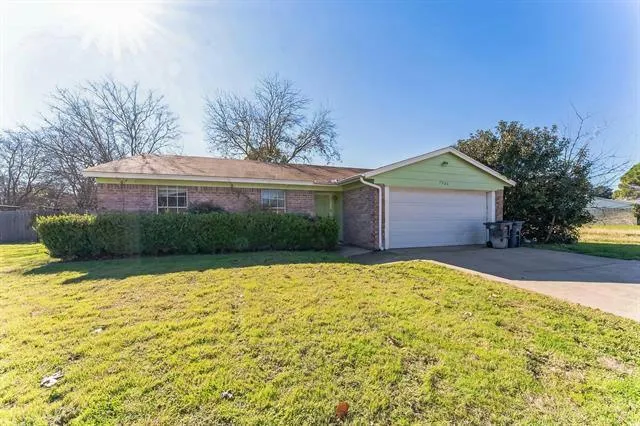 3900 ARNOLD DR, Fort Worth, TX 76140 Single Family Residence For Sale  MLS# 20501561
