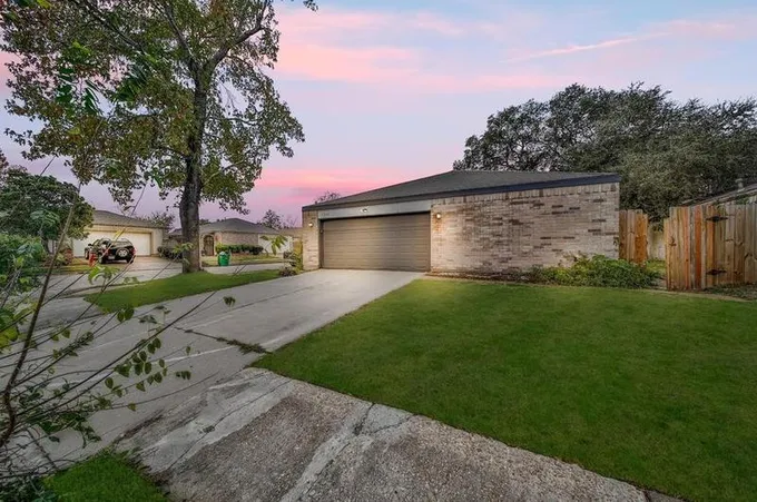 7234 Trogon Ln, Houston, TX 77083 - MLS 22367503 for Sale