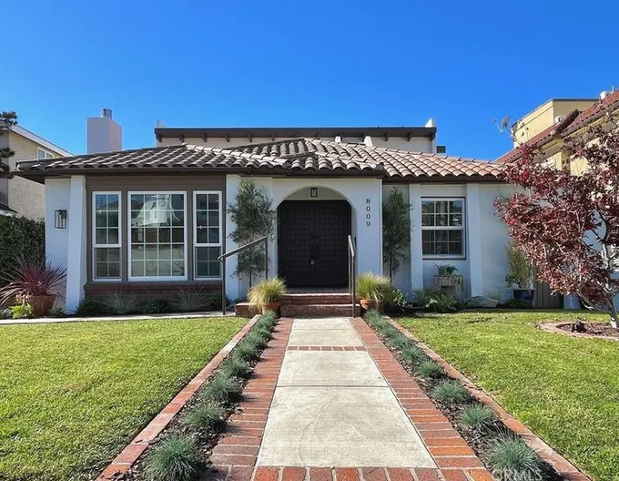 8009 Belton Dr, Los Angeles, CA 90045 - MLS SB23225978 for Sale
