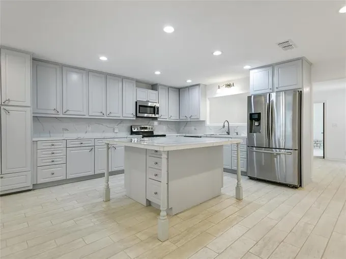 102 Elizabeth Dr, Horseshoe Bay, TX 78657 for Sale