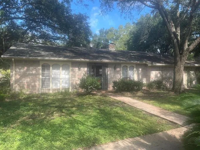 7726 Streamside Dr, Houston, TX 77088 for Rent