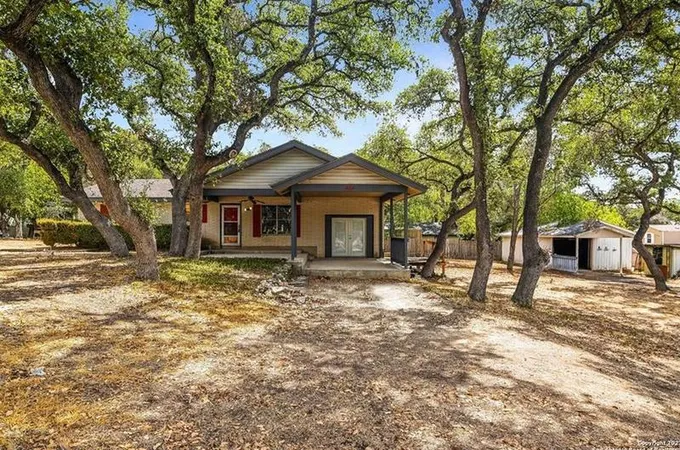 634 Flatrock Dr, Canyon Lake, TX 78133 - MLS 19106286 for Sale