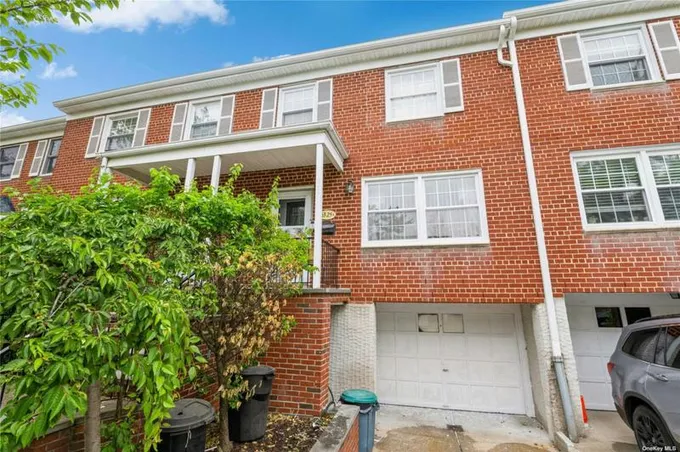 63-25A DOUGLASTON PKWY # 26, Douglaston, NY 11362 Condo/Townhouse For Sale  MLS# 3486258
